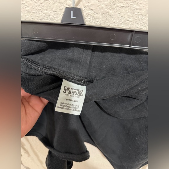 Shorts - Picture 3 of 4